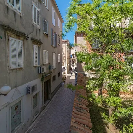 Deluxe Navis Appartement *